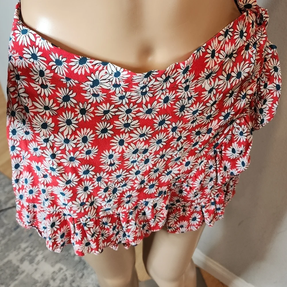 Zara 2-peice Set Skort (M) Top (L) Red‎ White Blue Floral Rayon
